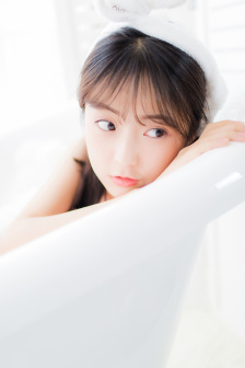 两女1杯